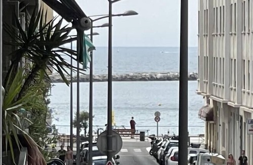 Le Pharo Apartment | Gorgeous Apt With Balcony And Sea View