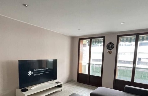 Le Pharo Apartment | Gorgeous Apt With Balcony And Sea View