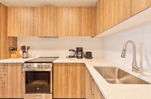 Fenway–Kenmore Apartment | Gorgeous Apt with Kitchen