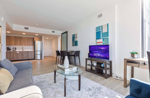 Fenway–Kenmore Apartment | Gorgeous Apt with Kitchen and Gym