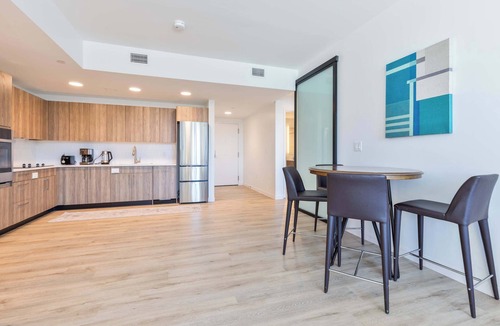 Fenway–Kenmore Apartment | Gorgeous Apt with Kitchen and Gym