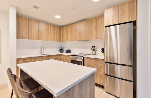Fenway–Kenmore Apartment | Gorgeous Apt with Kitchen and Lounge