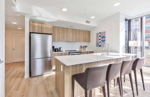 Fenway–Kenmore Apartment | Gorgeous Apt with Kitchen