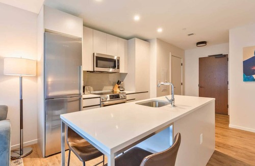 Seaport District Apartment | Gorgeous Apt with Pool Views