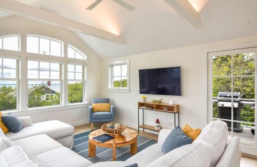 Eastham House | Gorgeous Architectural Home w Water Views