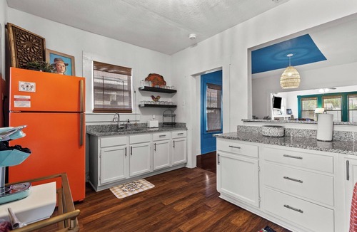 Denver Heights House | Gorgeous Artistic Fully Fenced Home Near Downtown