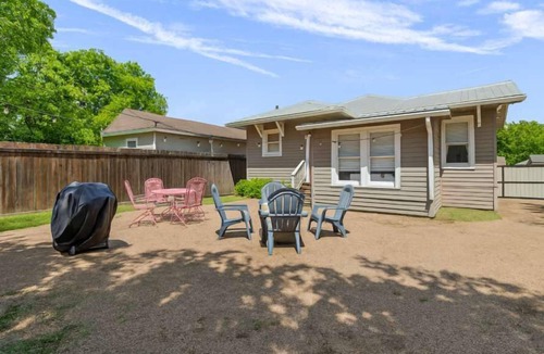 Denver Heights House | Gorgeous Artistic Fully Fenced Home Near Downtown