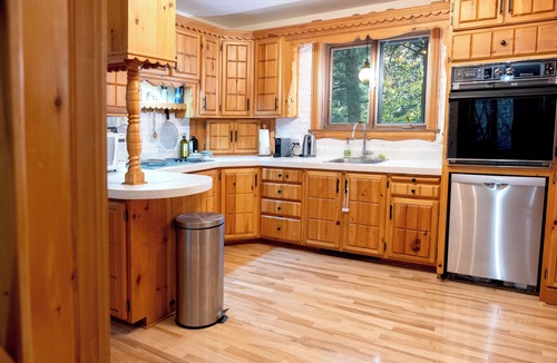 Brownsburg-Chatham Ski Chalet | Gorgeous authentic 4-bedroom lakefront chalet with spa.