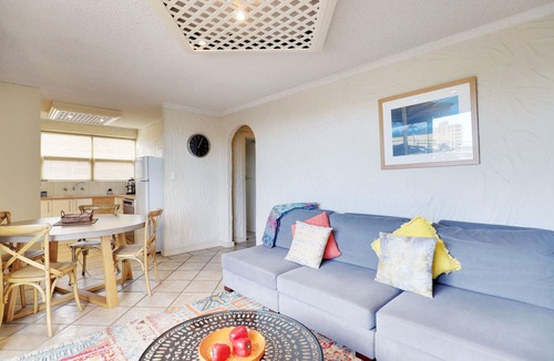 Glenelg North Apartment | Gorgeous Balcony Riverview Apartment