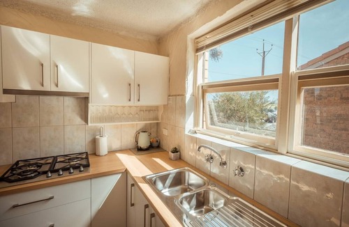 Glenelg North Apartment | Gorgeous Balcony Riverview Apartment