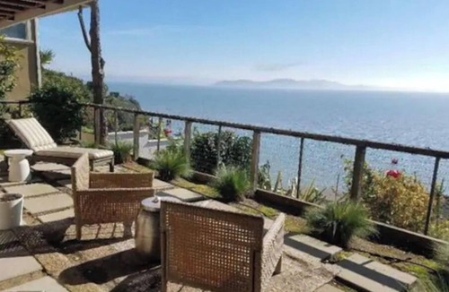 San Rafael House | GORGEOUS BAYSIDE BUNGALOW WITH PRIVATE TERRACE