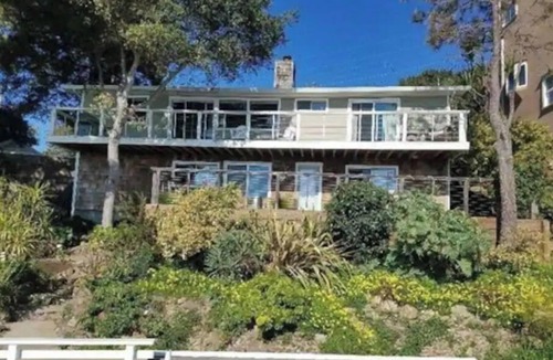 San Rafael House | GORGEOUS BAYSIDE BUNGALOW WITH PRIVATE TERRACE