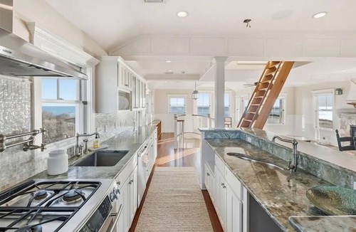 Jerusalem Cottage | Gorgeous Beachfront House in the Dunes, 360 Ocean View, Own Beach