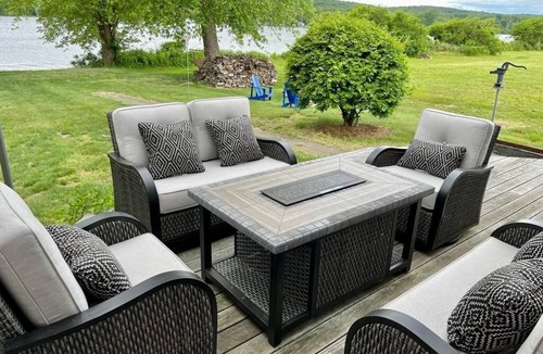 East Shore House | Gorgeous beachfront house with hot tub