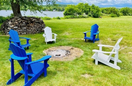 East Shore House | Gorgeous beachfront house with hot tub