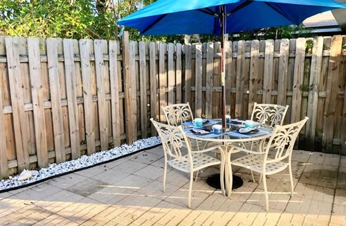 Key Biscayne Apartment | Gorgeous Beachy Chic Condo in Key Biscayne