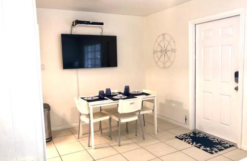 Key Biscayne Apartment | Gorgeous Beachy Chic Condo in Key Biscayne