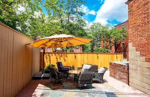 Boston House | Gorgeous Beacon Hills Studio next to State house