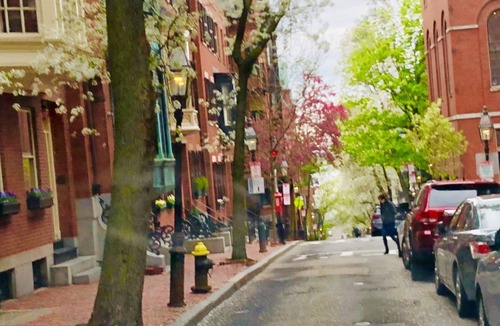 Boston House | Gorgeous Beacon Hills Studio next to State house