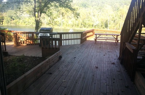 Hollister House | Gorgeous Branson Waterfront Lake House With Fishing Dock And Huge Deck