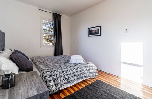 Oakwood Village House | Gorgeous & Bright Uptown Home w Parking
