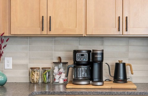 River District House | Gorgeous Brooklyn Arts District Designer Home w/ Parking & Patio