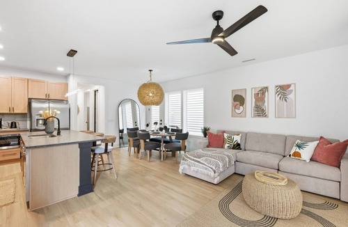 River District House | Gorgeous Brooklyn Arts District Designer Home w/ Parking & Patio