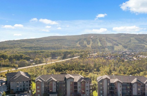 Glen Huron Condo | Gorgeous 2br condo in Blue Mountain w/pool - beside the Scandinavian Spa!