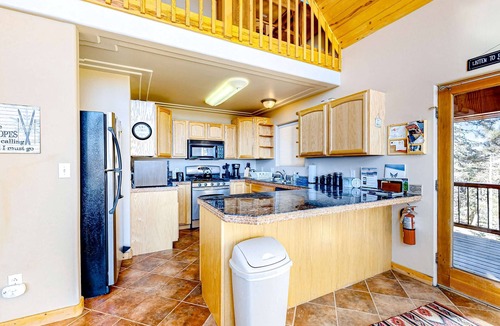 Angel Fire House | Gorgeous cabin-style home with mountain views, jetted tub, & shared amenities