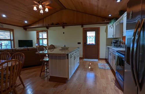 Gainesboro Cabin | Gorgeous Cabin with Panoramic Mountain Views!