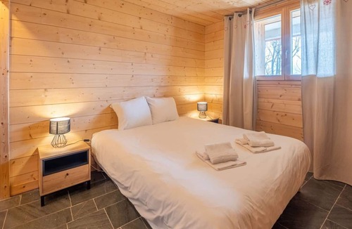 Huez-en-Oisans Ski Chalet | Gorgeous chalet for 10pp, Ext Jacuzzi in Huez