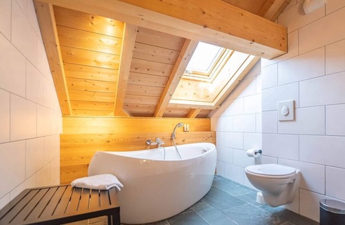 Huez-en-Oisans Ski Chalet | Gorgeous chalet for 10pp, Ext Jacuzzi in Huez