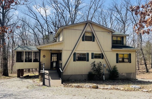 Innsbrook Ski Chalet | Gorgeous Chalet Getaway with Cabin Feel sleeps 10 at Innsbrook Resort