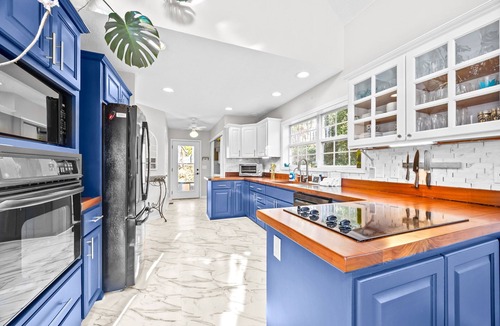 Lake Junaluska House | Gorgeous chalet perched on a hill with pool and tennis court access