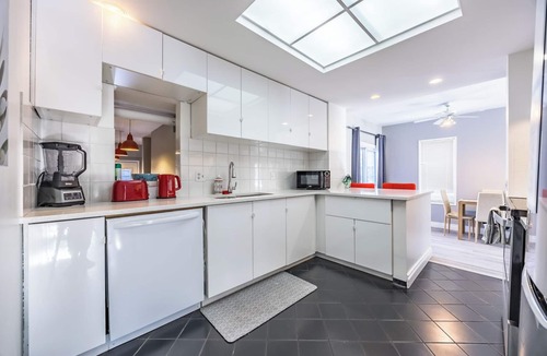 Kensington House | Gorgeous Character Home in Kensington Plaza, Steps To DT