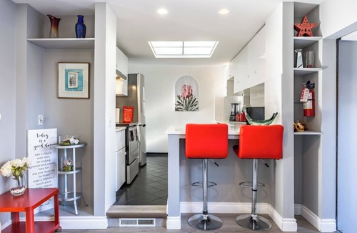 Kensington House | Gorgeous Character Home in Kensington Plaza, Steps To DT