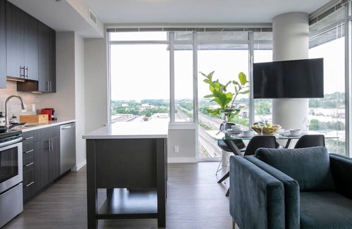 Jefferson Manor House | ⚜Gorgeous + Chic 2-Bdrm Apt⚜King Bed ♕FreeParking♕