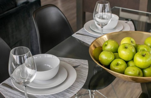 Jefferson Manor House | ⚜Gorgeous + Chic 2-Bdrm Apt⚜King Bed ♕FreeParking♕