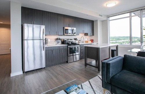 Jefferson Manor House | ⚜Gorgeous + Chic 2-Bdrm Apt⚜King Bed ♕FreeParking♕