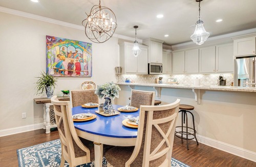 College Station House | Gorgeous College Station Townhome w/Patio!