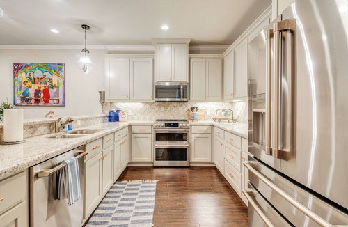 College Station House | Gorgeous College Station Townhome w/Patio!