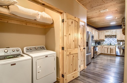 Gruene Condo | Gorgeous Condo Historic Gruene with pool! Dog friendly!