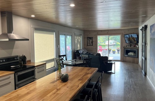 Pointe du Bois Cottage | Gorgeous cottage in Poplar Bay on the waterfront amid a 4 season playground