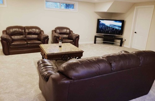 Selwyn House | Gorgeous cottage is only a two hour from Toronto