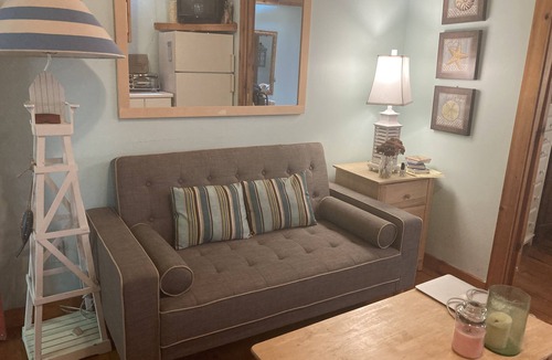 Hyannis Cottage | Gorgeous Cottage steps from the beach