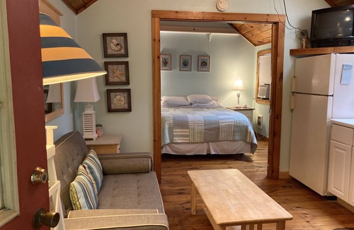 Hyannis Cottage | Gorgeous Cottage steps from the beach