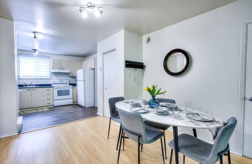 Sainte Genevieve Apartment | Gorgeous & Cozy 2 Bedroom Apt with Free Parking
