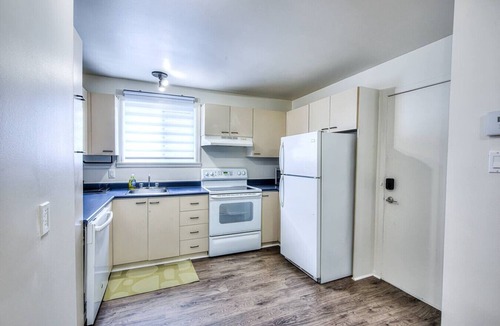 Sainte Genevieve Apartment | Gorgeous & Cozy 2 Bedroom Apt with Free Parking