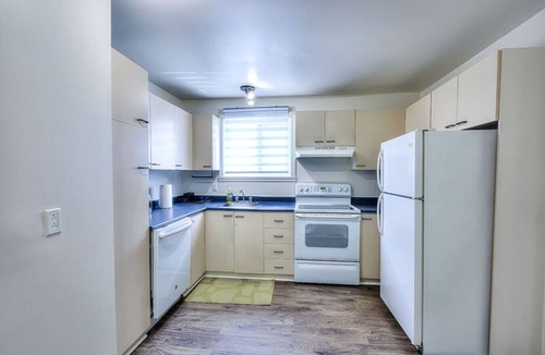 Sainte Genevieve Apartment | Gorgeous & Cozy 2 Bedroom Apt with Free Parking