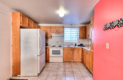 Sainte Genevieve Apartment | Gorgeous & Cozy 2 Bedroom Apt with Free Parking